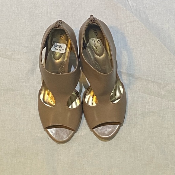 Dexflex Comfort Nude Heels - Picture 5 of 6